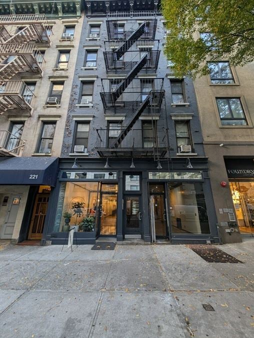 700 SF | 223 East 58th Street | Vanilla Box Retail Space For Lease