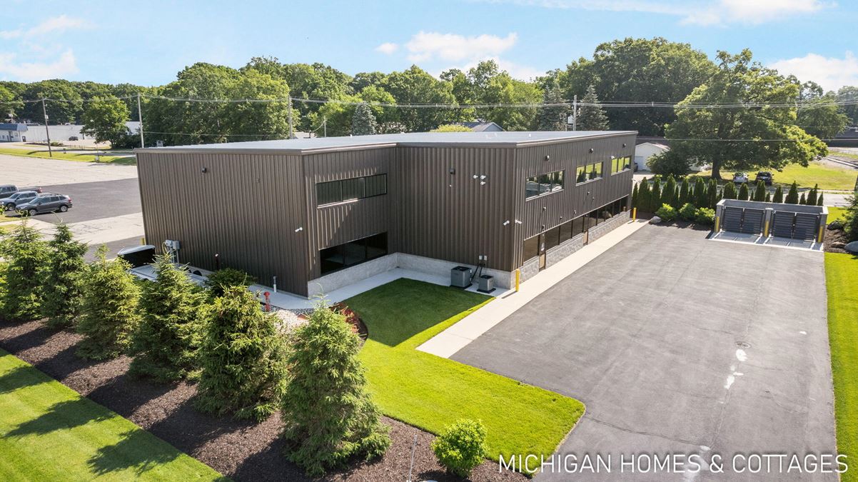 425 Douglas Ave