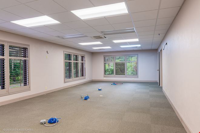 Office/Retail Building on 3± AC in Downtown Gainesville
