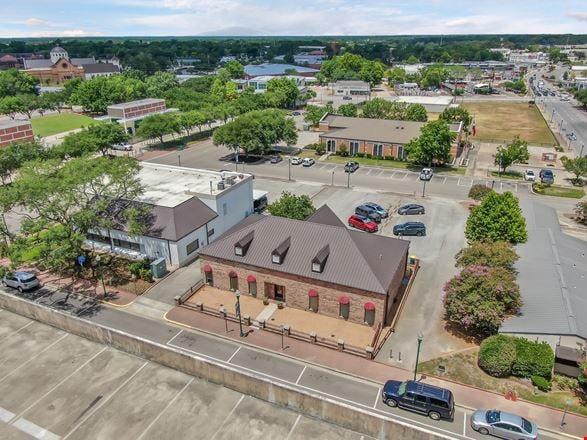 307 N. San Jacinto St. | Downtown Conroe Executive Office