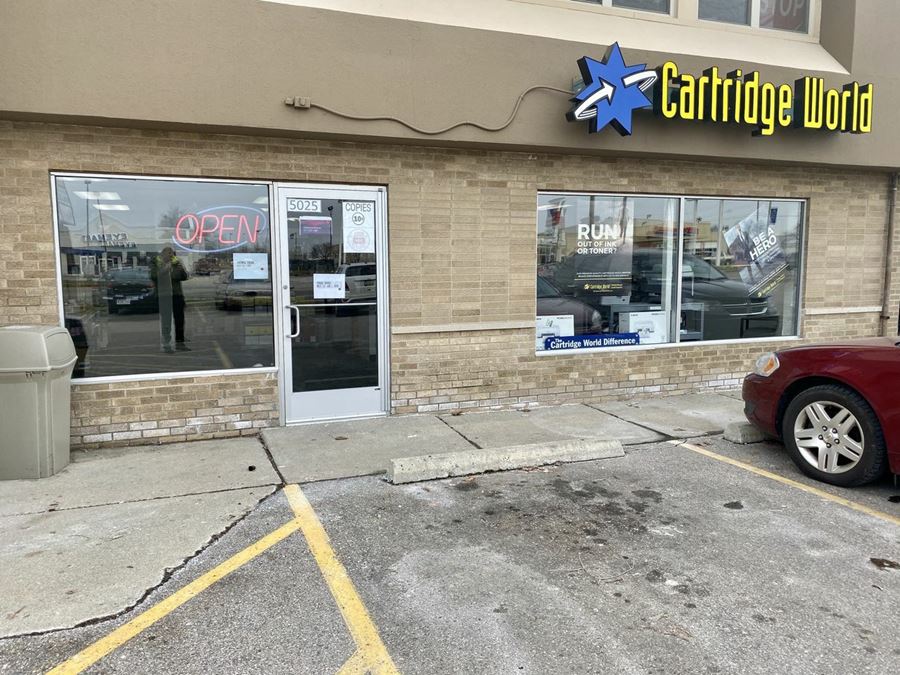 Retail Center on Saginaw Near Lansing Mall