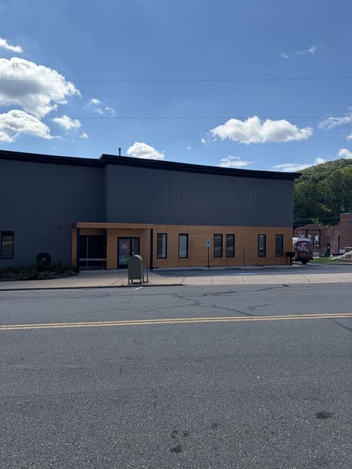 2 W Wyomissing Ave