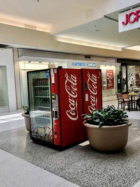 K08      Space Photo Gallery 4