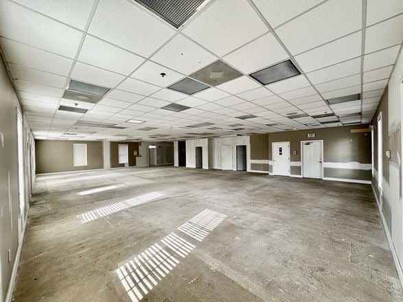 2653 sf for Lease - Can Subdivide