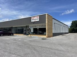 Retail or Industrial Showroom For Lease