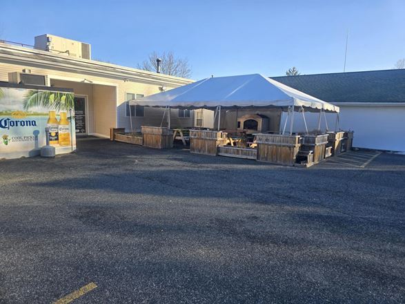 Fully functional Lincoln restaurant with liquor license & real estate