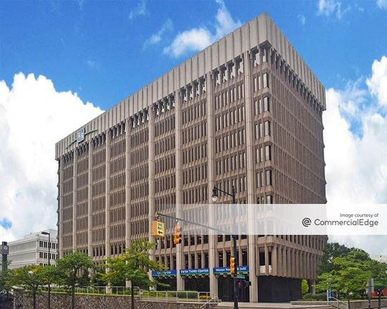 Fifth Third Center - 111 Lyon Street