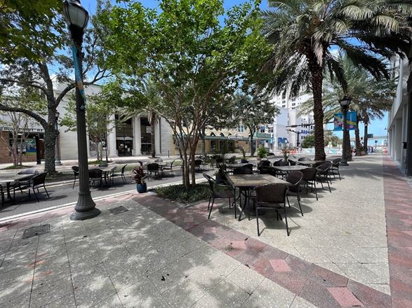 ROXY'S BISTRO