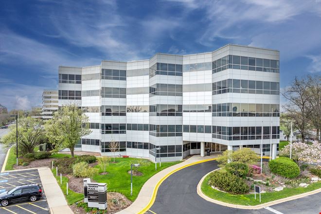 Office space for Rent at 2 Trans Am Plaza Drive in Oakbrook Terrace