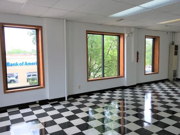 CHICAGO LARGE OFFICE & STORE/RETAIL SPACE (SECOND FLOOR)