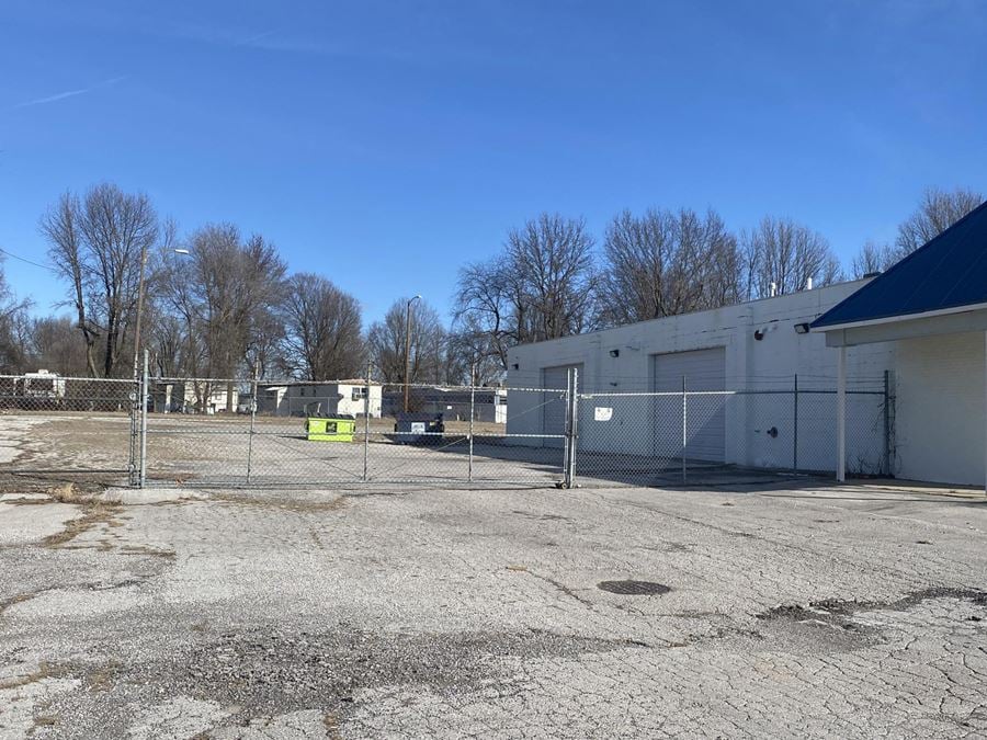 OFFICE WAREHOUSE WITH FENCED YARD