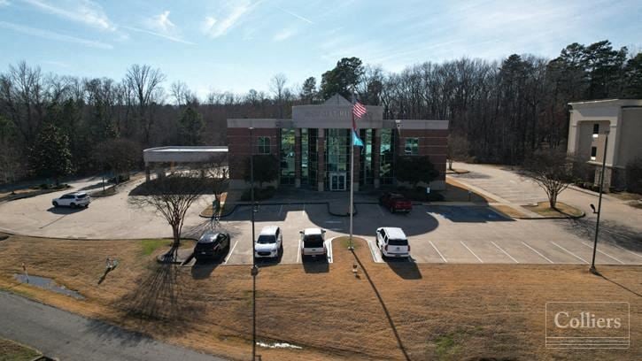 For Lease: Highly-Visible Excess Office