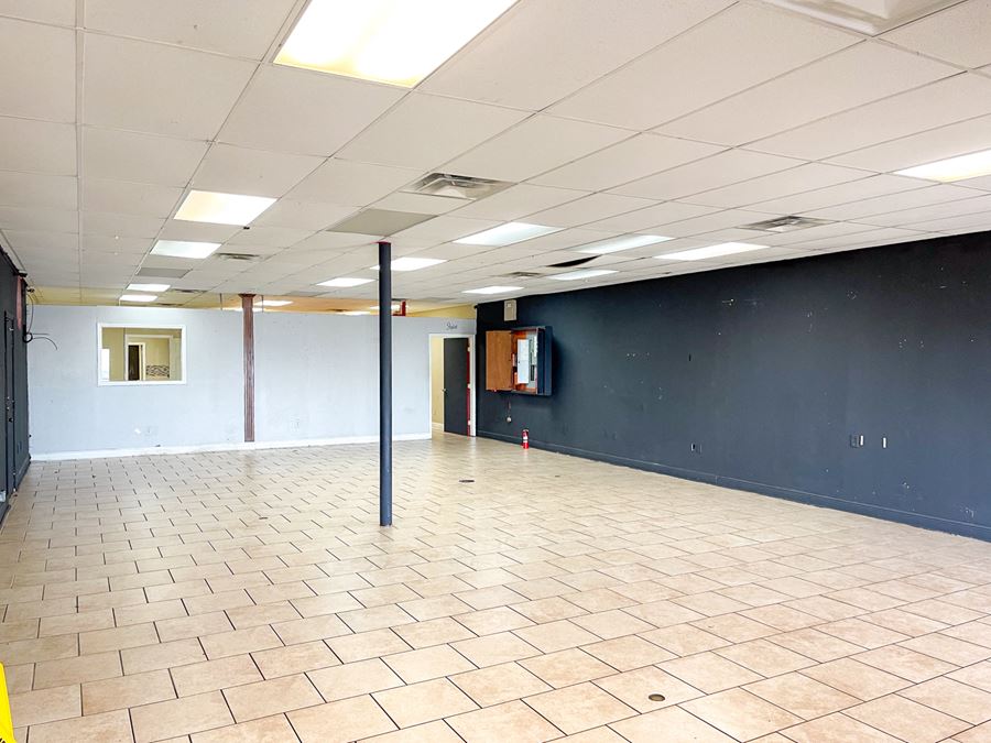 ±4,000 SF Salon Space in Amazon Corridor