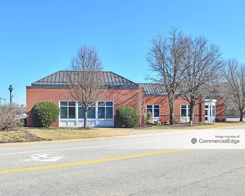 Roslyn Office Park 320 Charles H. Dimmock Pkwy Office Building