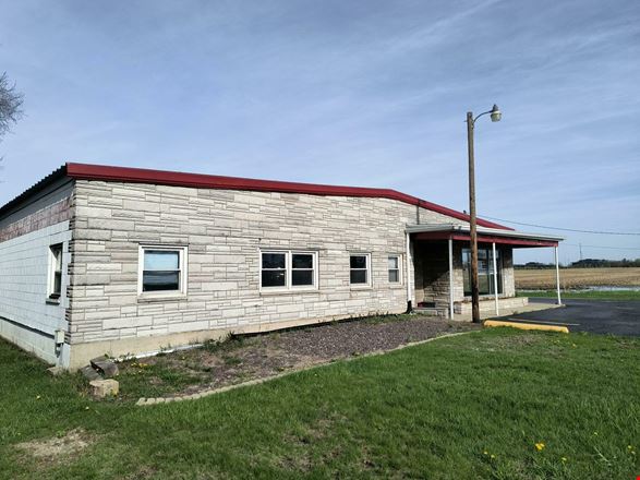 Crown Point Warehouse and Showroom