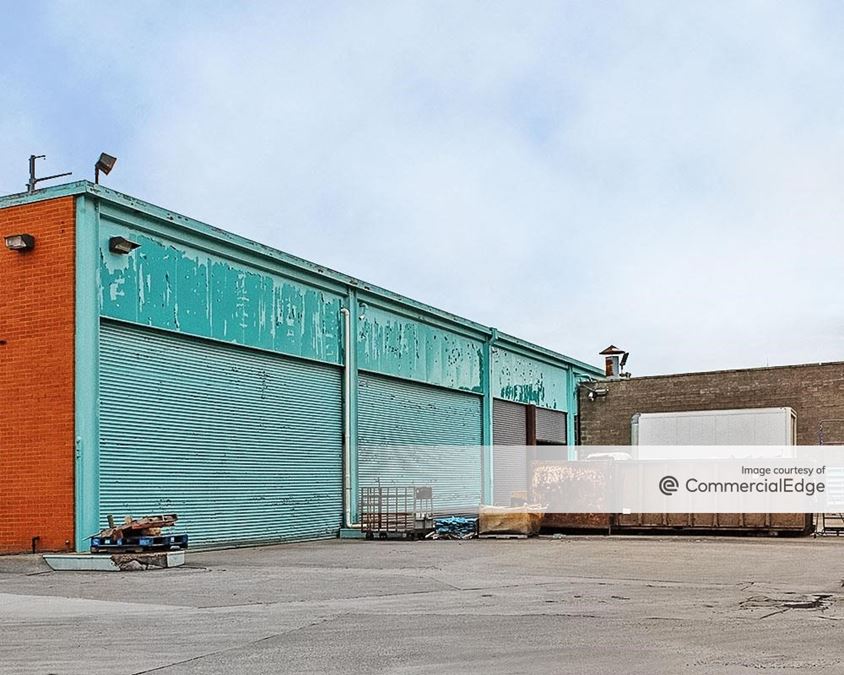 2425 Irving Blvd 2425 Irving Blvd Retail Building