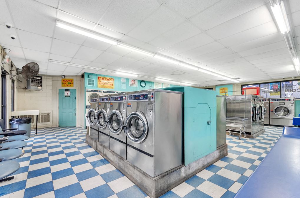 1205 N Franklin - Established Laundromat For Sale w/ Extra Lot