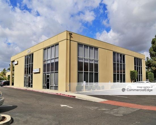 Freeway Business Plaza - 1805, 1809 & 1813 East Dyer Road