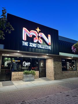 Retail/Showroom/Warehouse Building For Sale