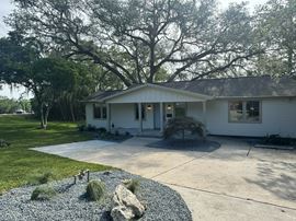 1549 Colonial Dr