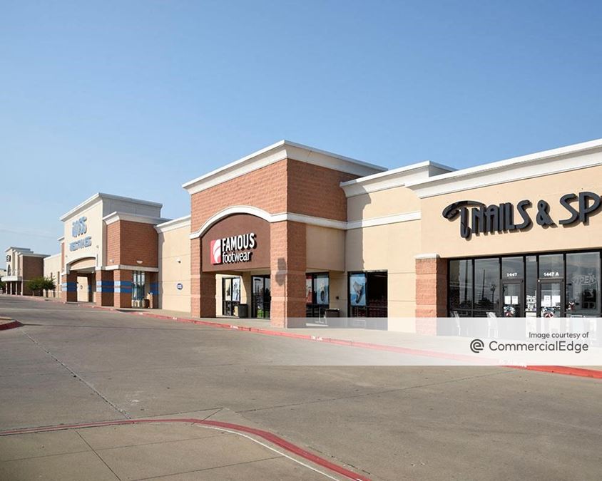 1443 North US Highway 77, Waxahachie Retail Space For Lease