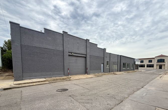 DOUGLAS RETAIL/WAREHOUSE