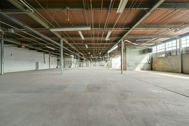 610 Commercial Ave