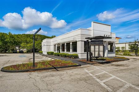 Retail space for Rent at 8761 Baymeadows Rd in Jacksonville