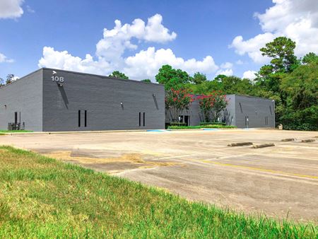 108 Commercial Circle - Conroe