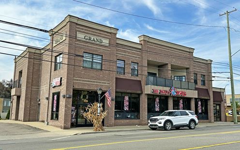 32821- 32905 Grand River Ave