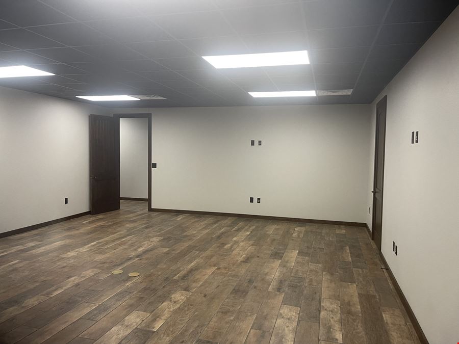 3,824 SF Office Space on TX-349