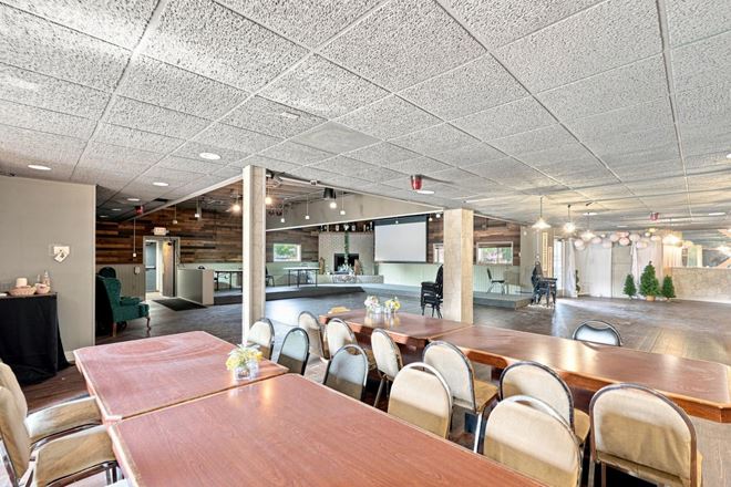 1090 Rochester Rd