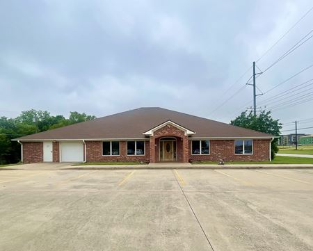 Photo of commercial space at 1156 N Bonnie Brae St in Denton