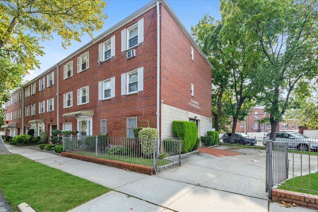 28-15 Bayside Lane