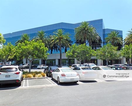 Photo of commercial space at 1 Centerpointe Drive in La Palma