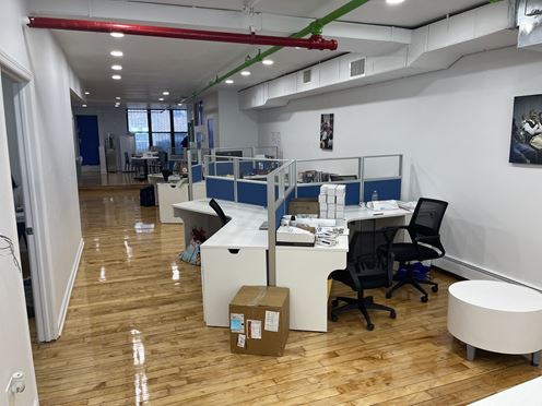 Retail space for lease in Upper East Side -