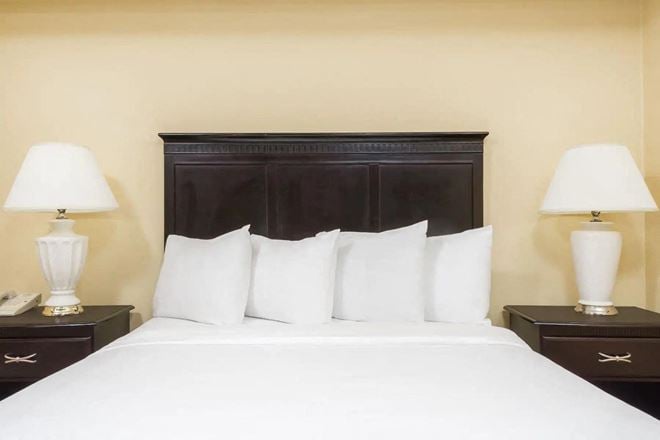 Hawthorn Suites