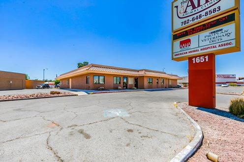 1651 N Rancho Dr