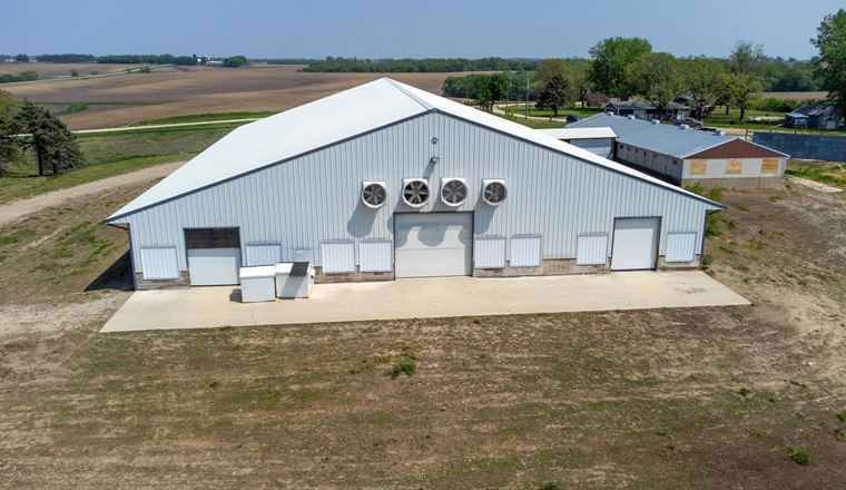Large Industrial Warehouse with Flexible Layout & High-Capacity Doors