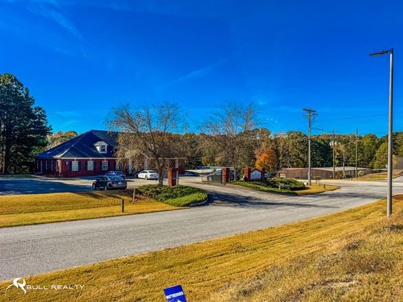 Freestanding Multi-Use Building | Sale or Lease | ±8,000 SF | ±3,987 SF Available