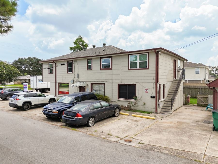 ±845 SF First Floor Office Suite with Parking Near Airline Dr