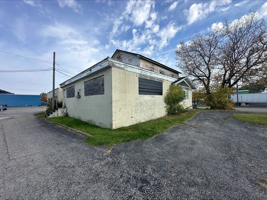 5,000+/- SF Retail/Office Space