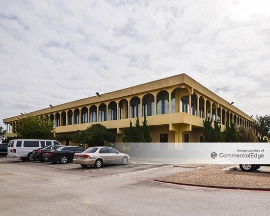 Lamar East Atriums