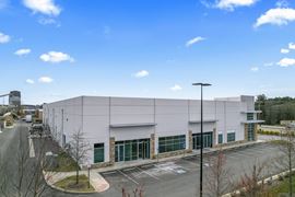 DULLES GATEWAY FLEX INDUSTRIAL - SHOWROOM FOR LEASE
