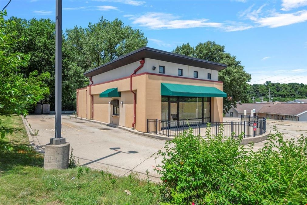 Former Starbucks QSR Building For Sale