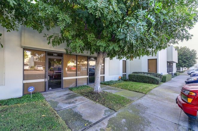 Oak Business Center