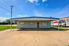 4,000 SF WAREHOUSE OFF I-35 W