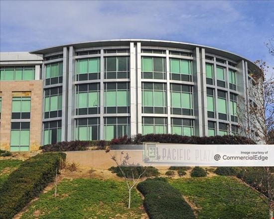 Pacific Plaza - 10935 Vista Sorrento Pkwy