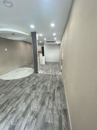 (18) DAZZLING/TURN KEY SPA, SALON/ RETAIL STORE/ 46 EAST (Midtown East)