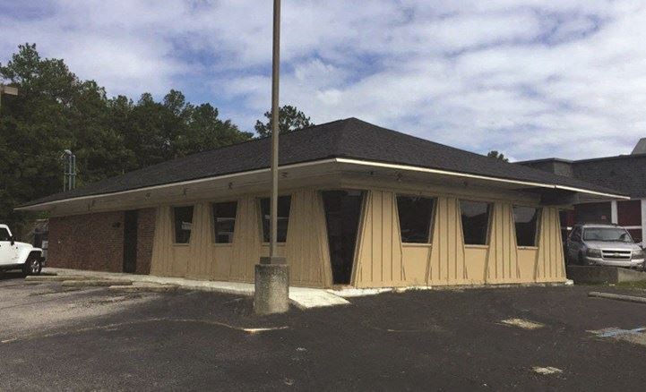 Free Standing Retail Space on Knox Abbott Drive